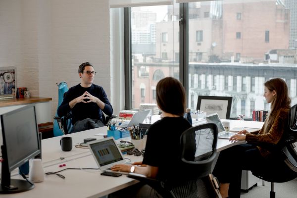 挑战行业巨头,这群人改变了大众消费的方式