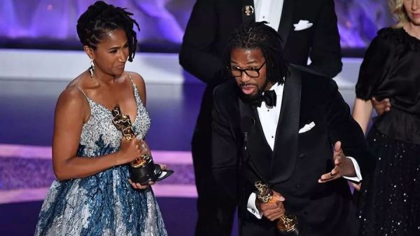 《寄生虫》横扫奥斯卡,《极速车王》凭什么扛起体育片大旗?