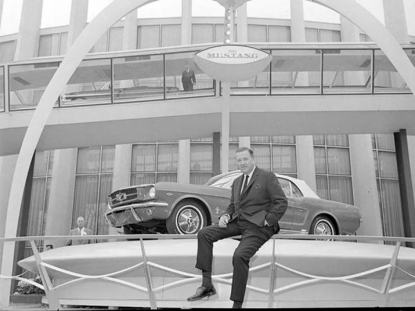 《寄生虫》横扫奥斯卡,《极速车王》凭什么扛起体育片大旗?