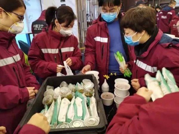 ​亏损5亿，“哪怕卖车卖房也要确保员工有饭吃”，火出圈的老乡鸡，做对了什么？