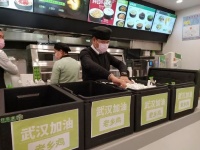 ​亏损5亿，“哪怕卖车卖房也要确保员工有饭吃”，火出圈的老乡鸡，做对了什么？