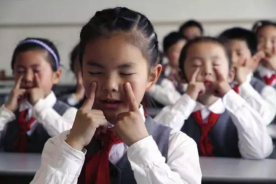 现在的学生，还有不近视的吗？