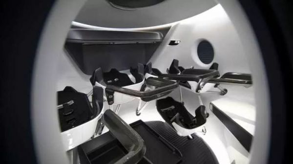 马斯克再推“太空游”套餐:已签订4名乘客,参考价每人超5200万美元