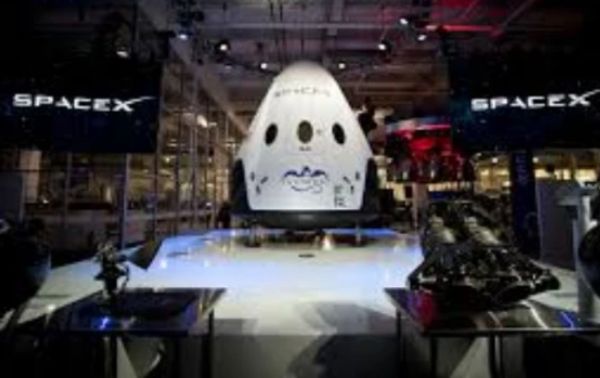 NASA训练首批SpaceX载人龙飞船宇航员,以执行更长时间太空任务