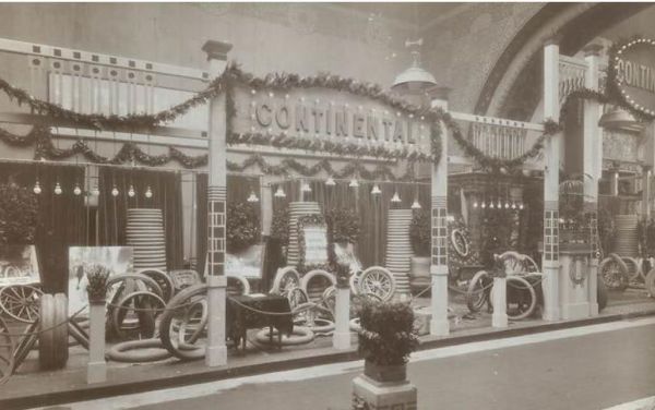 知料丨当日内瓦按下暂停键,怀念香车美人与传奇