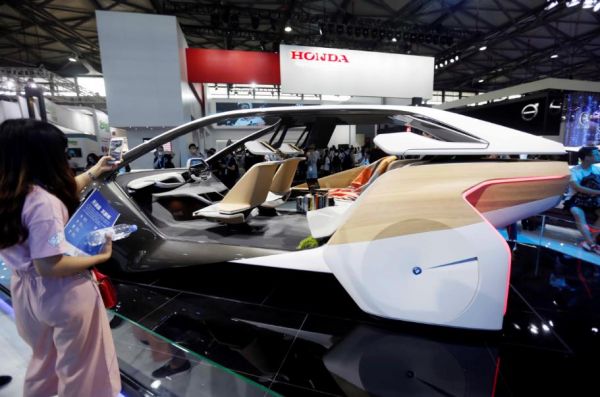 知料丨当日内瓦按下暂停键,怀念香车美人与传奇