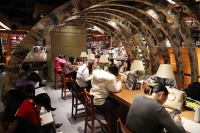 不做读书人生意的书店，如何做到年赚超12亿？