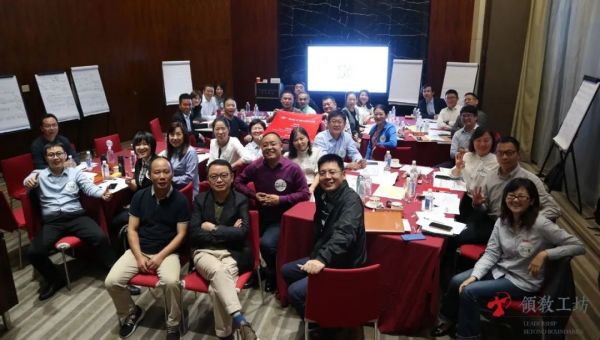 比亚迪联合创始人杨龙忠:狼来了,还纠结先迈哪只脚?跑就对了