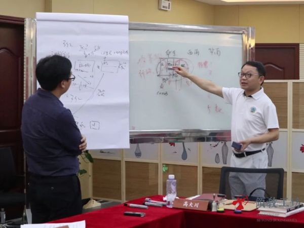 比亚迪联合创始人杨龙忠:狼来了,还纠结先迈哪只脚?跑就对了