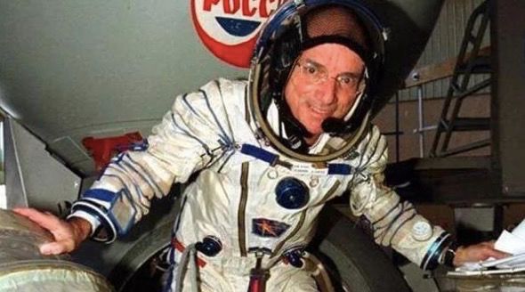 马斯克的太空10日游明年年底发团,还剩两张余票