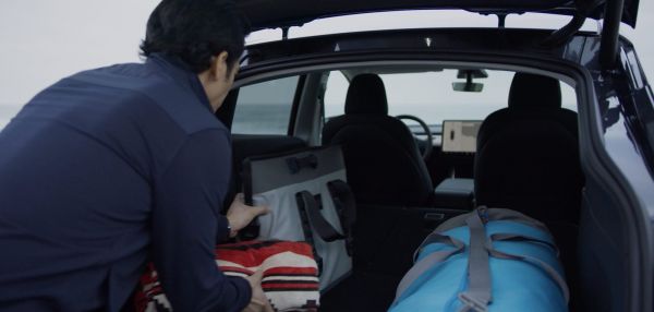 最前线 | 特斯拉Model Y提前交付,股价却暴跌50%开过山车