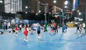 瞄准1.4亿篮球爱好者，BallU用游戏思路做约球和社交平台