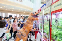 “撑不住”的抓娃娃机老板：不敢期待报复性消费