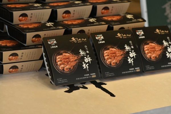 海底捞、西贝大步“零售化”,餐饮和零售到底是敌是友?|超级观点