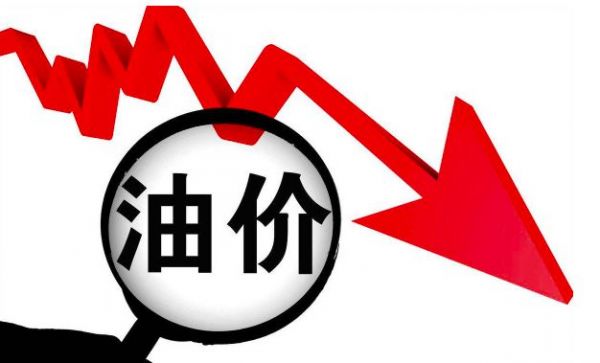油价跌至3块多,专家称“油贱伤新”,车企大佬却不同意