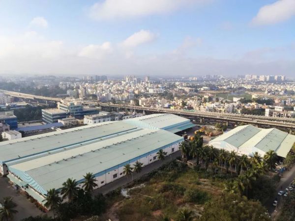 停航、 宵禁、银行爆雷,中国放贷人在国外“扛”疫