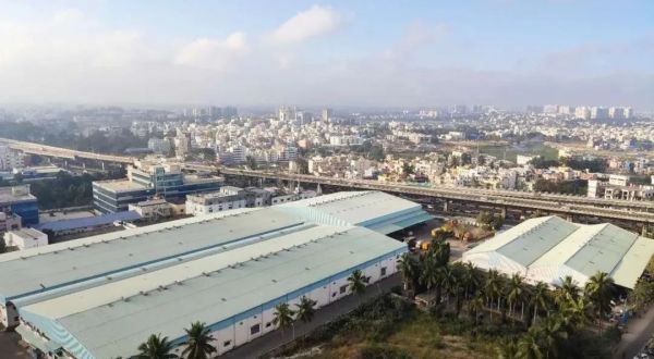 停航、 宵禁、银行爆雷,中国放贷人在国外“扛”疫