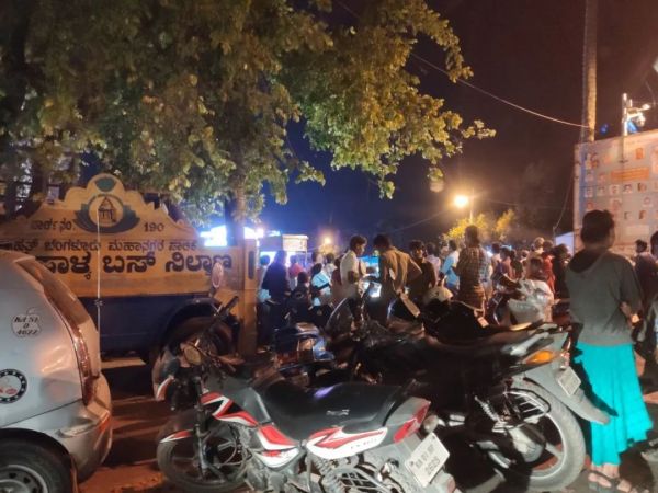 停航、 宵禁、银行爆雷,中国放贷人在国外“扛”疫