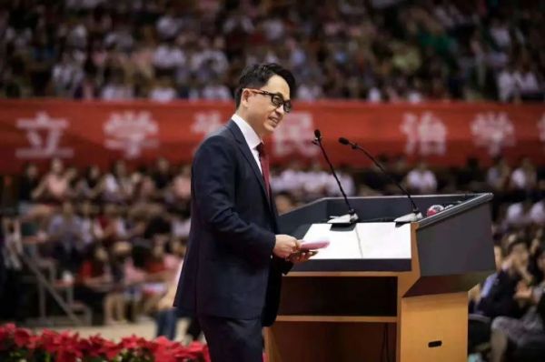 克扣工资、变相裁员...蓝月亮赴港IPO寻求突破,“洗衣液第一股”将何去何从?