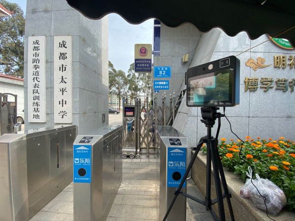 给中小学生测体温背后,是个多大的市场?| 超级观点