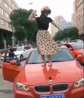 疯狂的头盔：半月翻6倍，一个政策引发的百亿生意