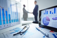 一篇报道就能影响股价？你们未免太小看IR的能量了