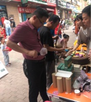 我真的去摆摊了