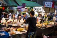 地摊经济：阿里、拼多多、京东们的新战场