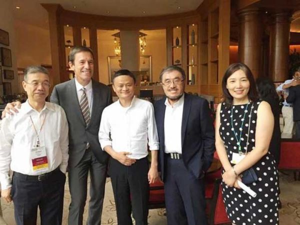 朱保国(左一),图片来自网络