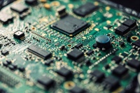 中芯国际上市，是泥菩萨还是金菩萨？