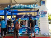 泉阳泉偷偷“上市”，均瑶进军天然水，农夫山泉红了多少人的眼？