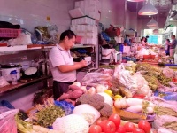 不能全怪社区团购，但菜贩子生意真的越来越难做