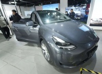 特斯拉扔出了一片“二向箔”