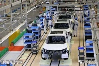 新冠疫情下经济的“冷”与“热”