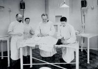 虐狗、偷狗与爱狗，巴甫洛夫与40条狗共渡的实验时光