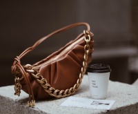 切入千元轻奢价格带，包袋品牌「PECO」希望满足职场女性“不被审视”的需求