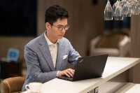 我们盯上了超级富豪手里的钱