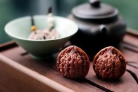 电商加直播，盘核桃的大爷也要剁手了