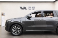 香港上市后，李想依然缺钱