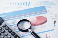 光线业绩暴涨2255%，华谊、横店盈利，影视股却在“挣扎求生”？