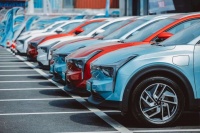 新能源汽车混战：小鹏夺冠，半路杀出“黑马”哪吒