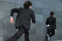 年薪200万，美元VC挖走我的员工