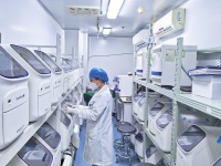 医疗白马爆“黑天鹅”！金域医学一区域负责人被立案侦查，市值蒸发近26亿