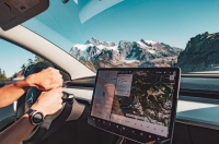 用互联网思维造车，特斯拉是汽车界的苹果？