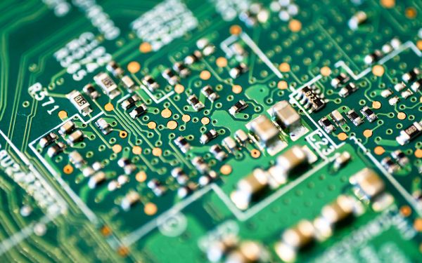 芯片电路板(来源:Unsplash)