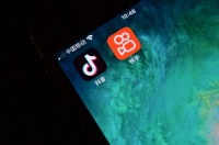 自制综艺加速，抖音和快手没有赢家