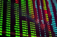 A股再现黑色星期四：超4400只股飘绿，宁德时代盘中跌破400元