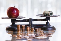 抑制通胀，除了降物价外，还有一个更重要的目的