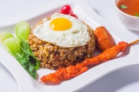 中式快餐这碗米饭，热起来了