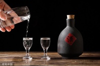 老酒战略增效，舍得酒业上半年业绩稳增，一月内9家机构表示看好 | 看财报